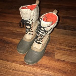 “The North Face” boots